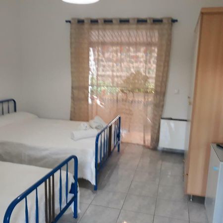 רובייס Karavagelis Rooms מראה חיצוני תמונה